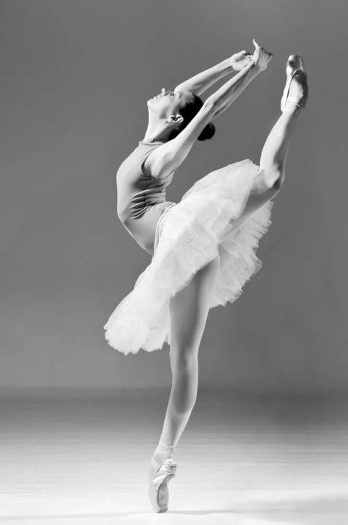 成人芭蕾压球视频大全,跟随视频大全轻松掌握舞姿之美  第2张