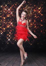 成人女拉丁舞视频,跟随视频领略成人女性舞动风采  第1张