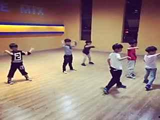 成人女拉丁舞视频,跟随视频领略成人女性舞动风采  第3张