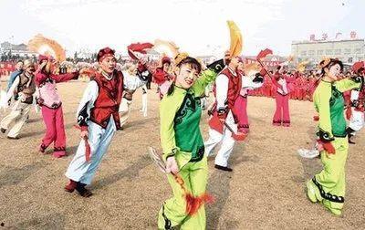 东北秧歌成人手绢舞视频,欢快节奏中的民俗风情展现  第2张